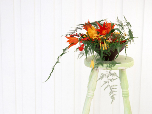 Обои картинки фото цветы, букеты, композиции, ваза, аспарагус, тюльпаны, букет