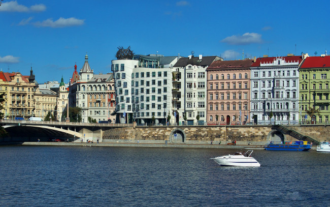 Обои картинки фото прага, города, Чехия, река, набережная, здания