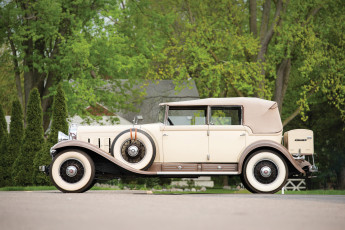 обоя автомобили, классика, 4380, by, fleetwood, cadillac, 1930г, phaeton, all-weather, v16, 452