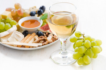 Картинка еда напитки +вино бокал вино виноград мед инжир сыр орехи