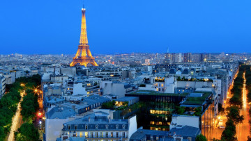 обоя города, париж , франция, дома, улицы, город, башня, огни, вечер, здания, столица, париж