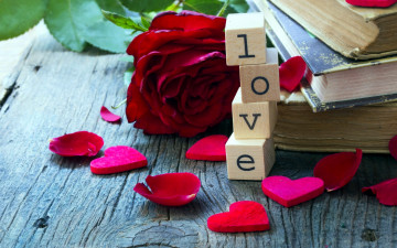 обоя праздничные, день святого валентина,  сердечки,  любовь, надпись, кубики, сердечки, роза, лепестки, книги