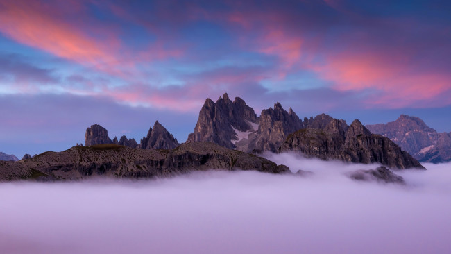 Обои картинки фото природа, горы, пики, скалы, доломитовые, альпы, туман, облака, италия