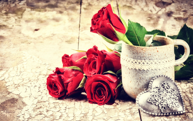 Обои картинки фото цветы, розы, кружка, сердечко, красный