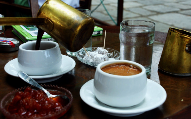 Обои картинки фото еда, кофе,  кофейные зёрна, вода, джезва