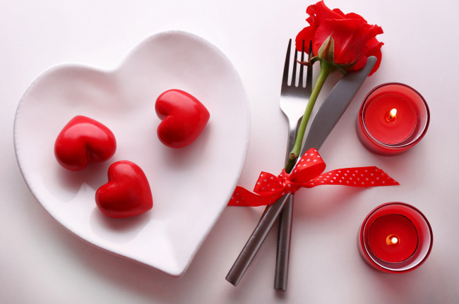 Обои картинки фото праздничные, день святого валентина,  сердечки,  любовь, сердечки, свечи, бант, роза