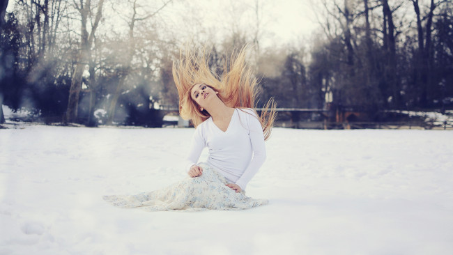 Обои картинки фото -Unsort Блондинки, девушки, unsort, блондинки, деревья, снег