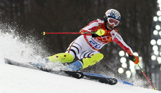Обои картинки фото спорт, лыжный спорт, олимпиада, вираж, спортсменка, лыжница, скорость, сочи, лыжи, снег