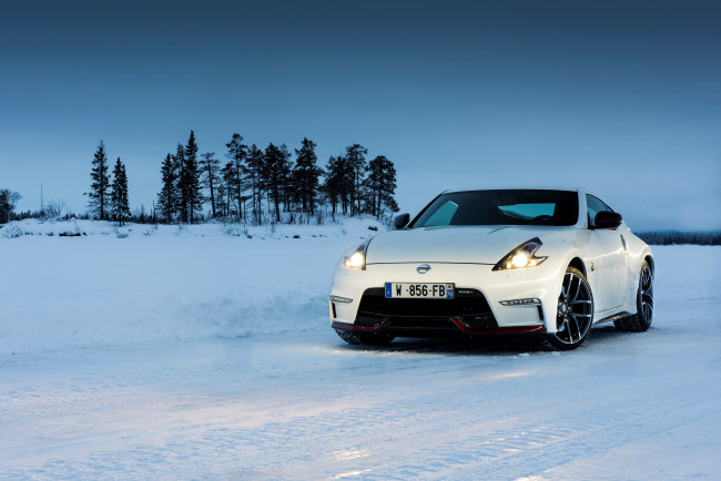 Обои картинки фото автомобили, nissan, datsun, 370z, снег, светлый, 2014г, nismo
