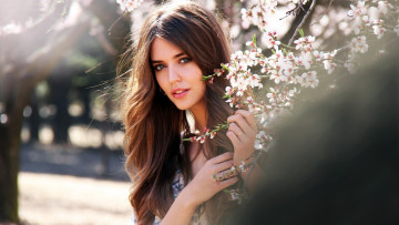 Картинка девушки clara+alonso модель лицо ветки цветение весна