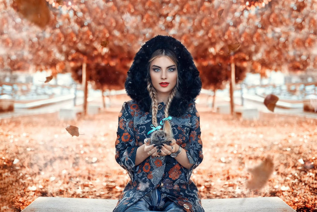 Обои картинки фото девушки, alessandro di cicco, ёжик, часы, осень, косы, скамейка, пальто, капюшон, блондинка