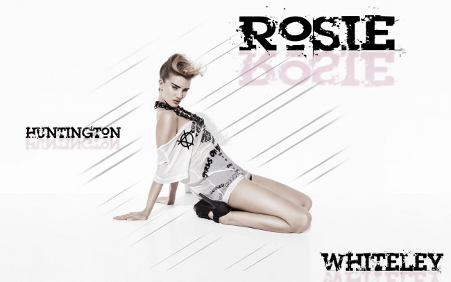 Обои картинки фото девушки, rosie huntington-whiteley, модель, блондинка, футболка, каблуки