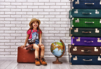 Картинка разное дети девочка шляпа фотоаппарат чемоданы