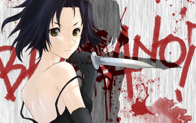 Обои картинки фото аниме, baccano, девушка, нож, оружие, стена, надпись, пятна, кровь