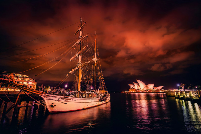 Обои картинки фото sydney, australia, корабли, парусники, ночь, парусник, бухта, сиднейский, оперный, театр, сидней, австралия, opera, house