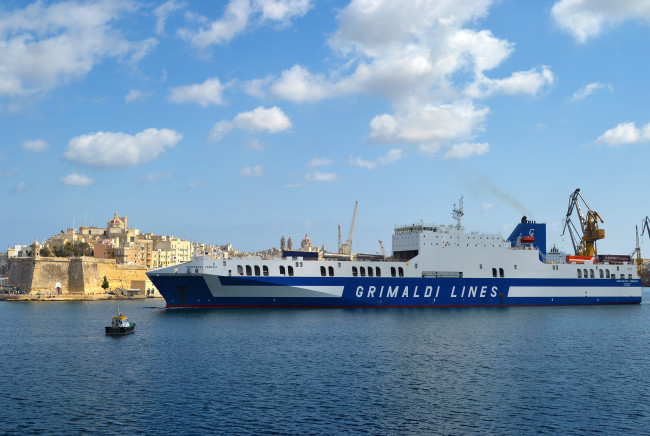 Обои картинки фото roro, ship, eurocargo, venezia, корабли, грузовые, суда, море