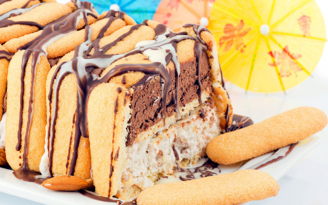 Обои картинки фото еда, пирожные,  кексы,  печенье, миндаль, печенье, глазурь