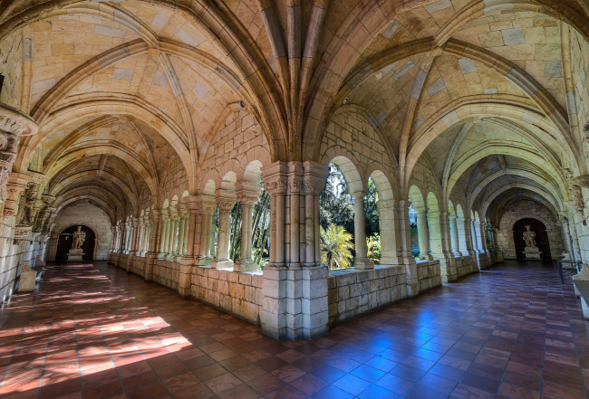 Обои картинки фото spanish monastery cloisters in miami, интерьер, холлы,  лестницы,  корридоры, портал
