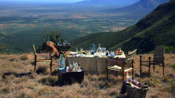 Картинка еда сервировка пикник накрытый стол горы