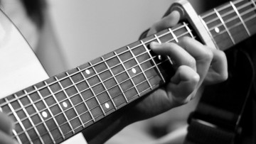 Картинка музыка -другое руки гитара
