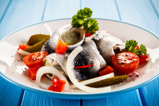 Обои картинки фото еда, рыбные блюда,  с морепродуктами, перец, помидор, селедка, петрушка