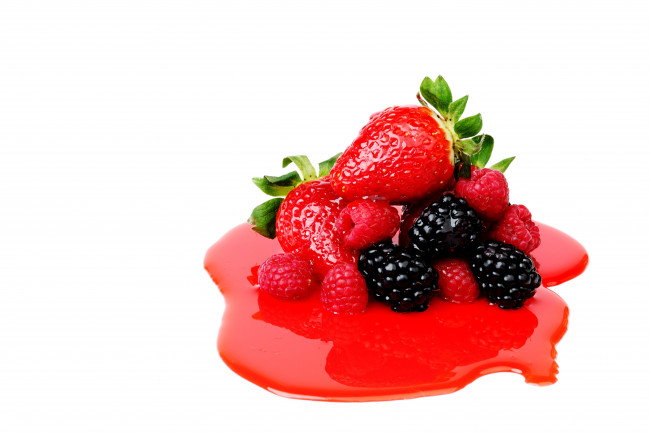 Обои картинки фото еда, фрукты, ягоды, ежевика, клубника, сироп, глазурь
