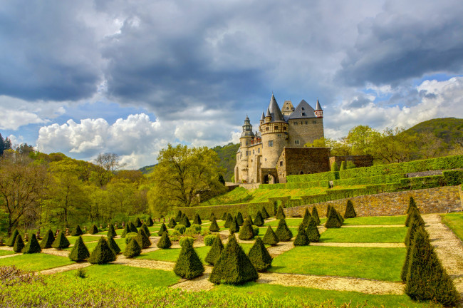 Обои картинки фото германия замок бюрресхайм, города, - дворцы,  замки,  крепости, бюрресхайм, парк, кусты, замок, германия
