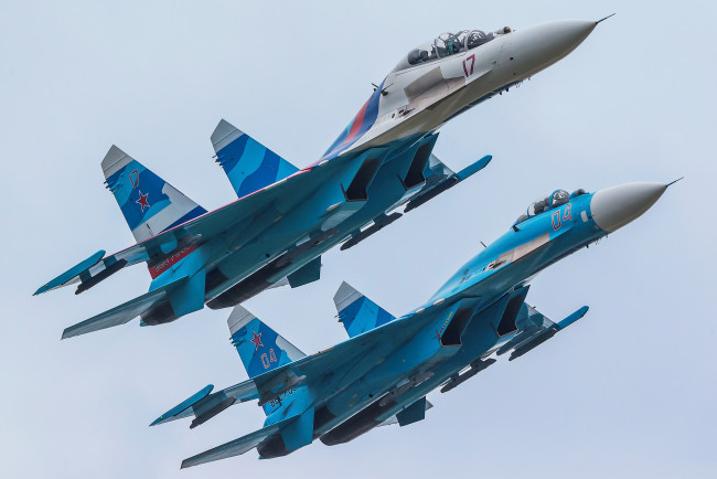 Обои картинки фото su-27ub,  su-27, авиация, боевые самолёты, полёт, ввс, россия, пара, истребители