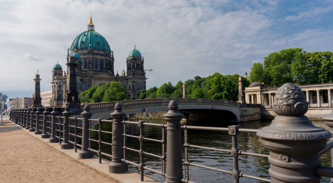 Обои картинки фото города, берлин , германия, храм, церковь, архитектура, город, набережная
