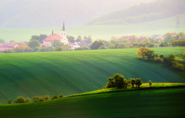 Картинка города -+пейзажи дома часовня деревья май весна Чехия моравия поля свет утро
