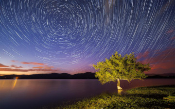 Картинка природа реки озера звезды вечер дерево озеро холмы