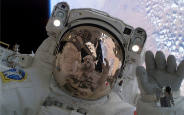 обоя космос, астронавты, космонавты, космонавт, отражение, шлем, планета