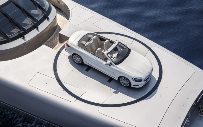 Обои картинки фото автомобили, mercedes-benz, мерседес, белый, кабриолет, яхта, море
