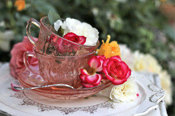 Картинка разное посуда столовые приборы кухонная утварь розы чашки