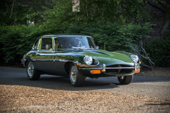 Картинка jaguar+e-type+2+2 автомобили jaguar автопробег выставка автошоу