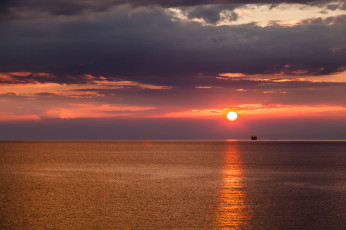 Картинка gulf+of+genoa +italy природа восходы закаты gulf of genoa italy генуэзский залив италия закат