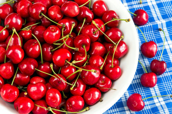 Картинка еда вишня +черешня фрукты лето спелая черешня миска салфетка