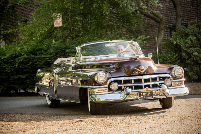 Обои картинки фото cadillac series 62 convertible coupe,  1952, автомобили, cadillac, автошоу, автопробег, выставка