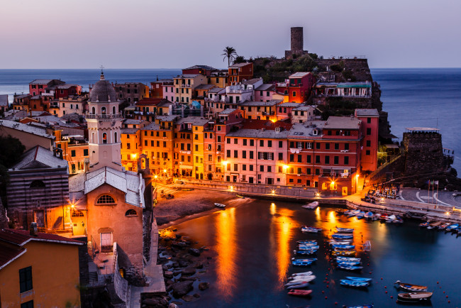 Обои картинки фото vernazza,  liguria,  italy, города, амальфийское и лигурийское побережье , италия, liguria, italy, cinque, terre, gulf, of, genoa, вернацца, лигурия, Чинкве-терре, генуэзский, залив, побережье, здания, панорама