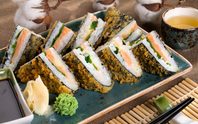 Обои картинки фото еда, рыба,  морепродукты,  суши,  роллы, чай, начинка, имбирь, васаби, рис, суши
