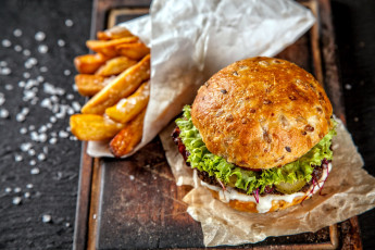 Картинка еда бутерброды +гамбургеры +канапе фри картофель котлета булочка огурец салат гамбургер