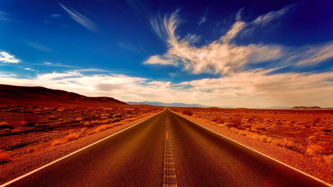 Обои картинки фото природа, дороги, солнце, простор, пустыня, шоссе, облака, дорога, небо