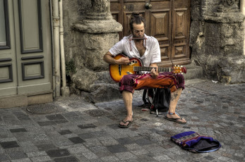 Картинка музыка -другое гитара мужчина дверь улица
