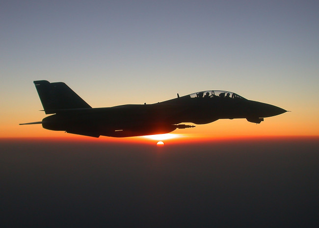 Обои картинки фото авиация, авиационный пейзаж, креатив, f14, tomcat, самолет, солнце, военный
