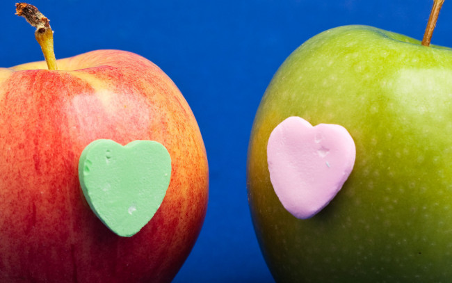 Обои картинки фото еда, Яблоки, сердечки, яблоки