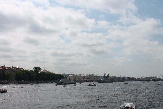 Обои картинки фото города, санкт, петербург, петергоф, россия, парад, река, корабль
