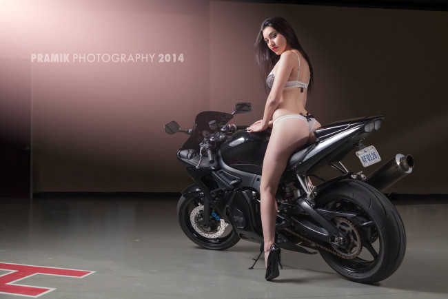 Обои картинки фото мотоциклы, мото с девушкой, bike, babe