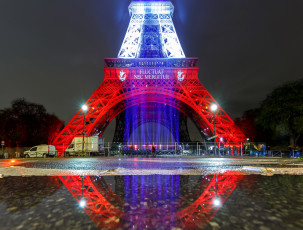 обоя города, париж , франция, свет, огни, эйфелева, башня, отражение, краски, париж