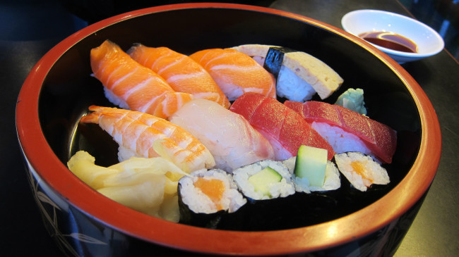 Обои картинки фото еда, рыба,  морепродукты,  суши,  роллы, деликатесы