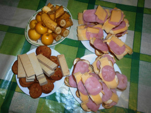 Картинка еда бутерброды +гамбургеры +канапе колбаса хлеб бананы печенье яблоки сыр вафли